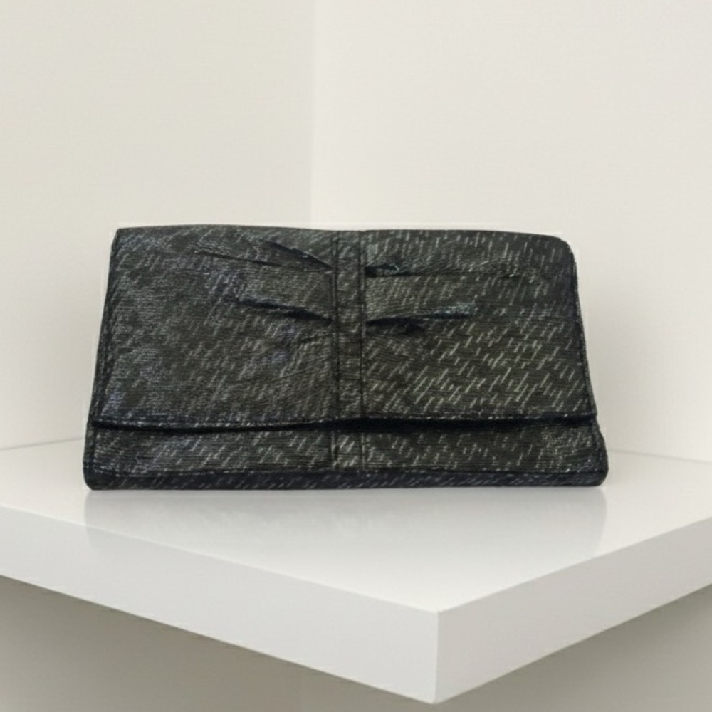 NWOT Shooting star bow black clutch